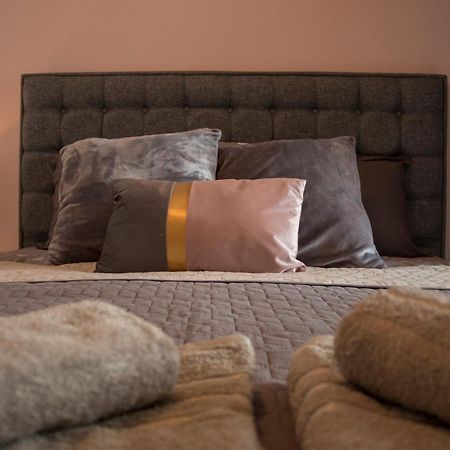 Silene Luxury Apartment เนอาเปรามอส ภายนอก รูปภาพ