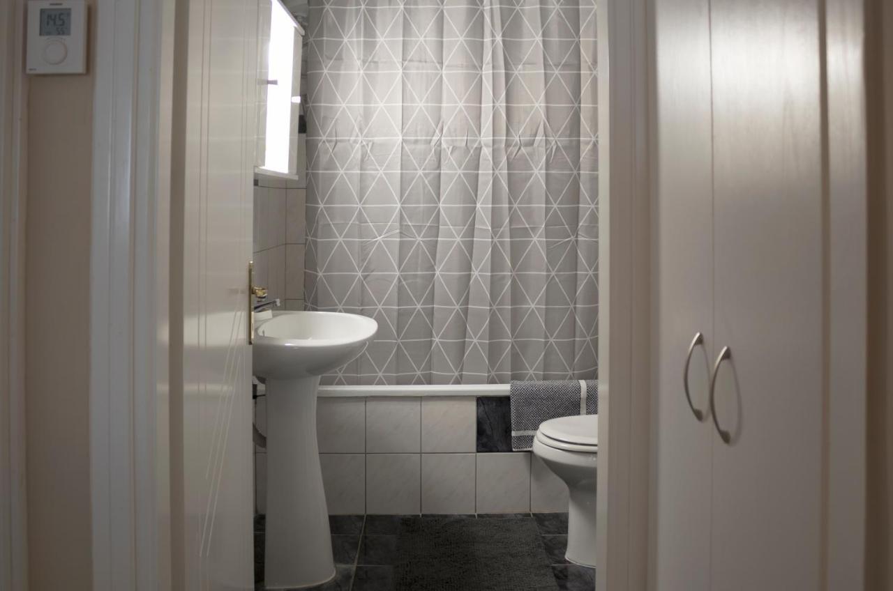 Silene Luxury Apartment เนอาเปรามอส ภายนอก รูปภาพ