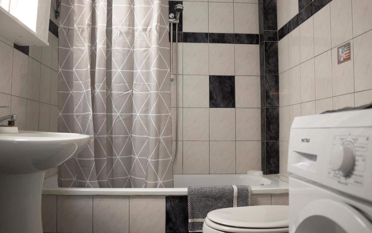 Silene Luxury Apartment เนอาเปรามอส ภายนอก รูปภาพ