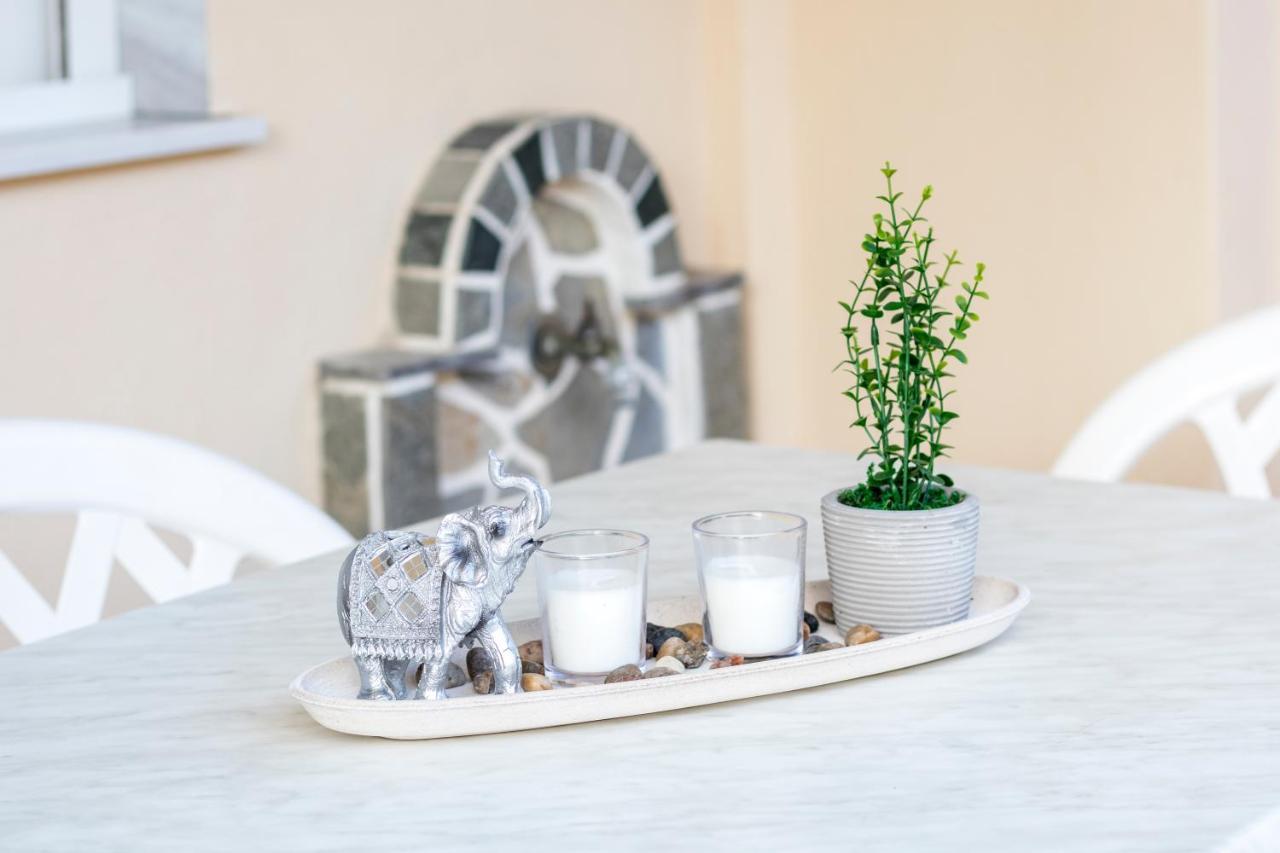 Silene Luxury Apartment เนอาเปรามอส ภายนอก รูปภาพ
